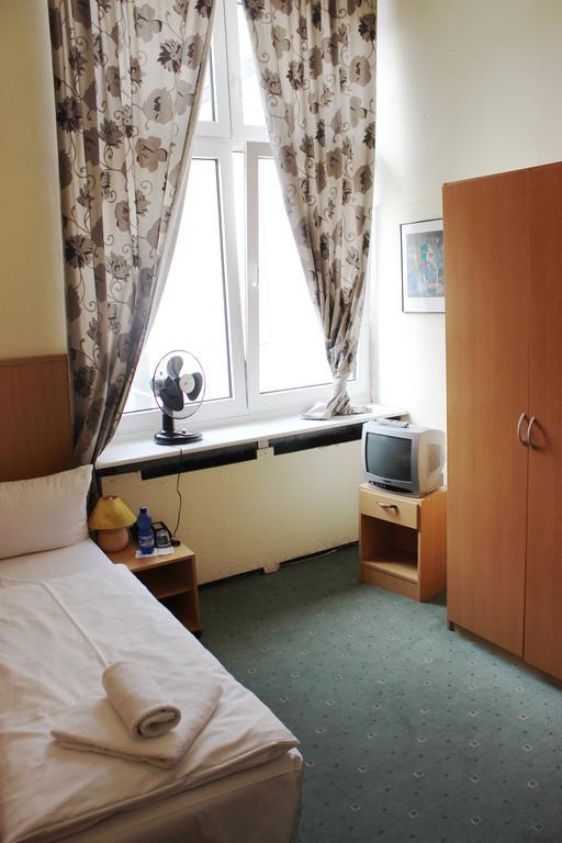 Single Room with Shared Toilet